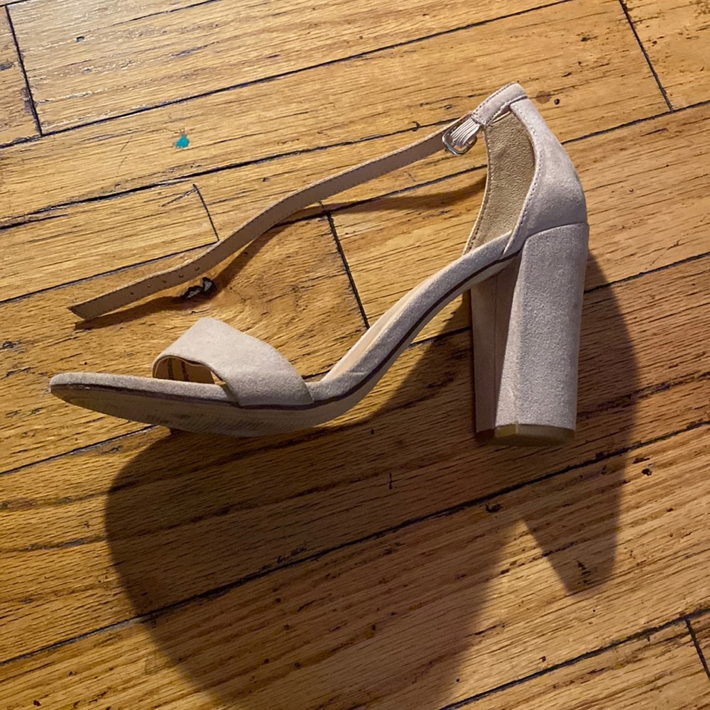 A new day heels size 8. Color is blush.